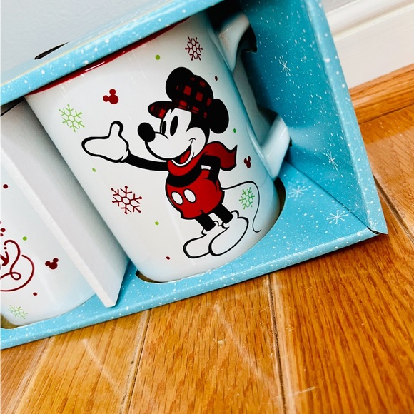 DISNEY CHRISTMAS
HOLIDAY MINNIE
MOUSE & MICKEY MOUSE MUG SET.
SET Of 2 Mugs
$45. - Picture 3 of 4